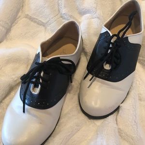 Saddle shoes